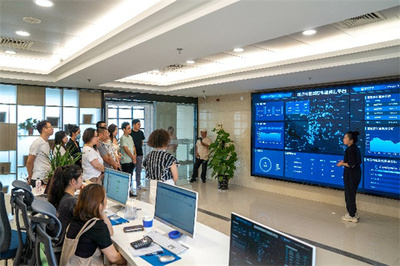 聚焦智慧出行新篇章 常熟自媒體聯(lián)盟“E企行”走進(jìn)江南愛(ài)停車(chē)，探秘網(wǎng)絡(luò)信息技術(shù)研發(fā)